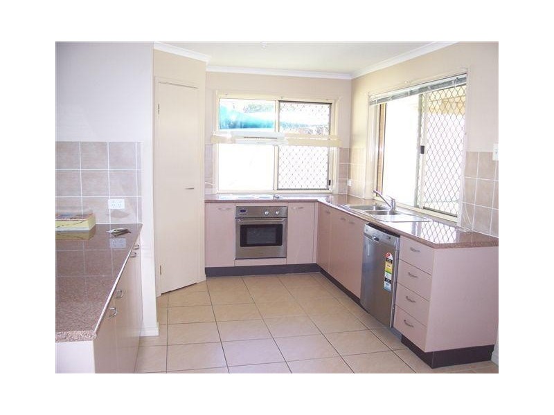 16 Decker Place, Southside QLD 4570
