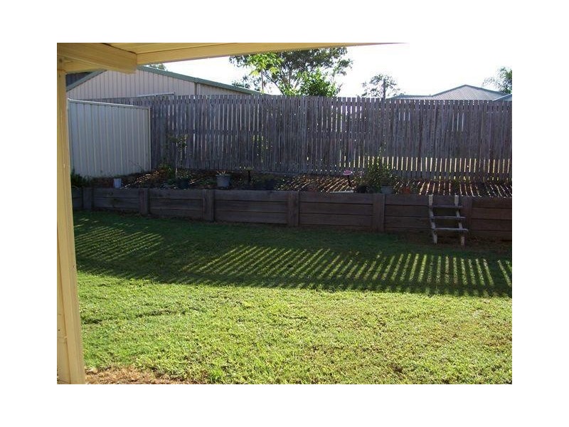 16 Decker Place, Southside QLD 4570