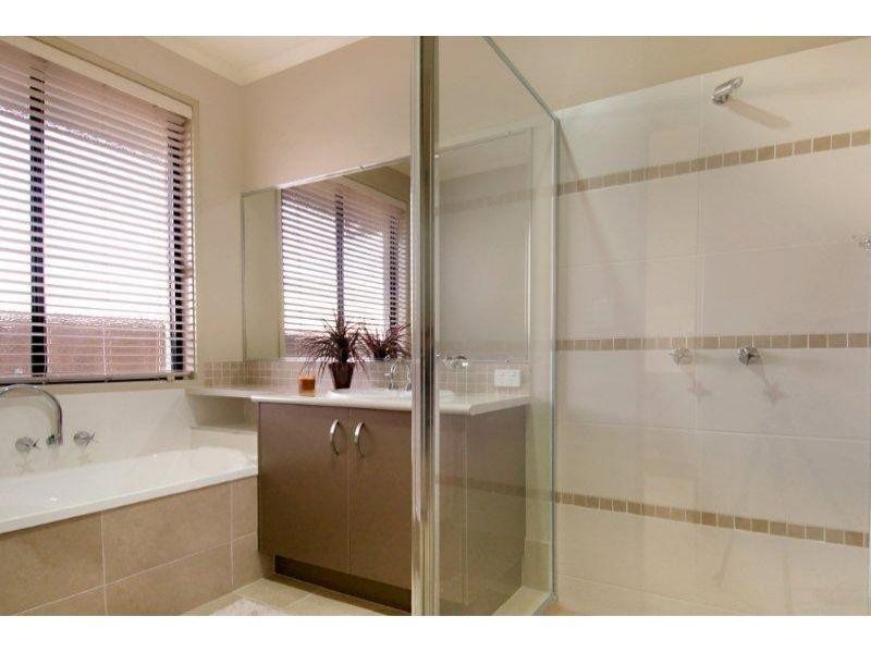 24 Premier Avenue, Jones Hill QLD 4570