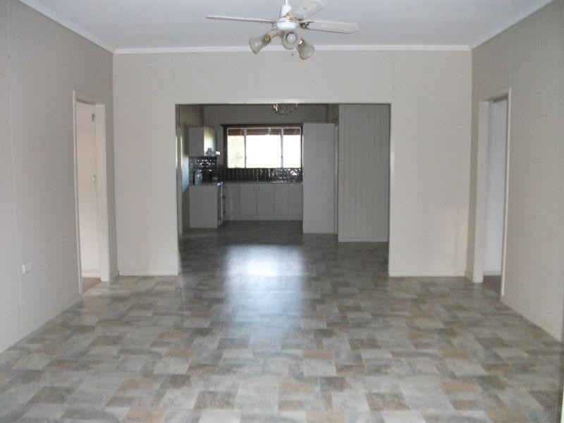 112 Hood Road, Veteran QLD 4570