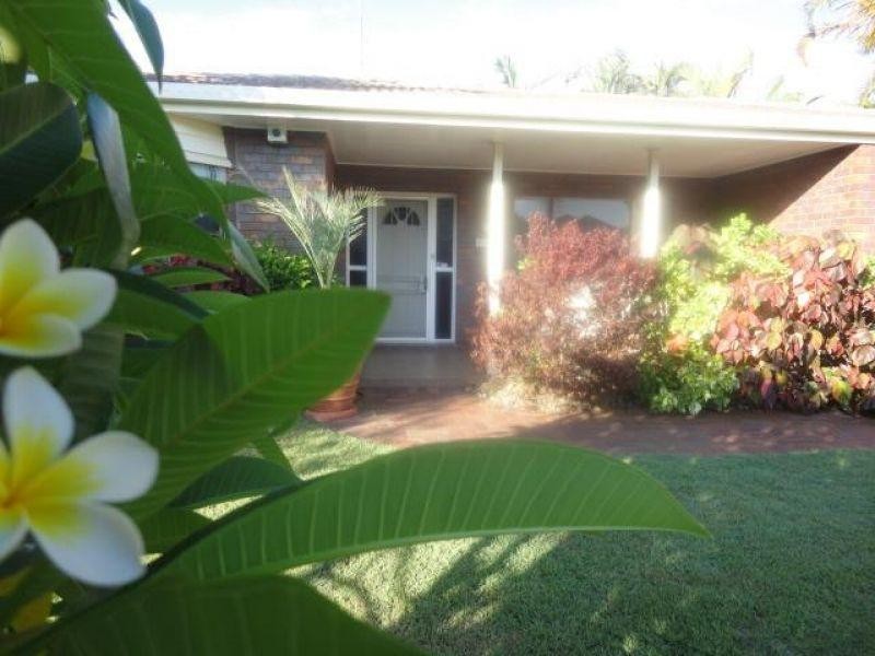 22 Dolphin Crescent, Noosaville QLD 4566