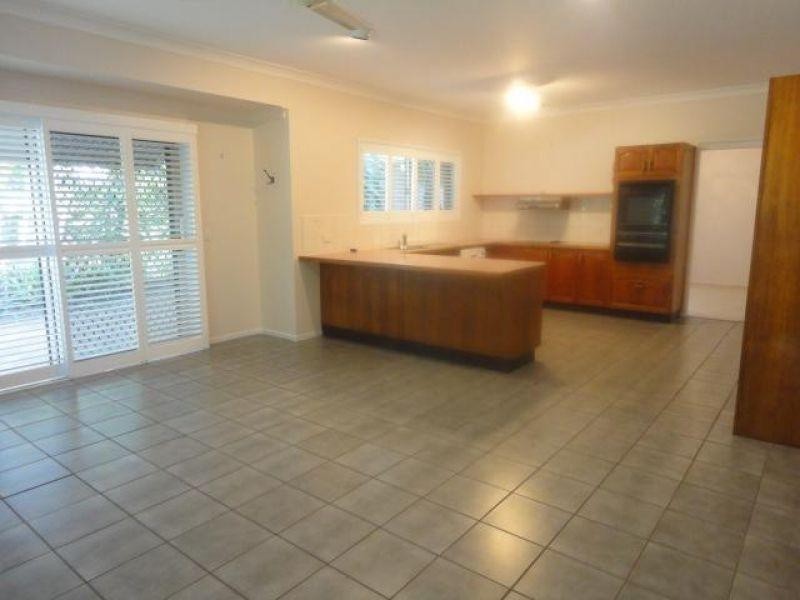 22 Dolphin Crescent, Noosaville QLD 4566