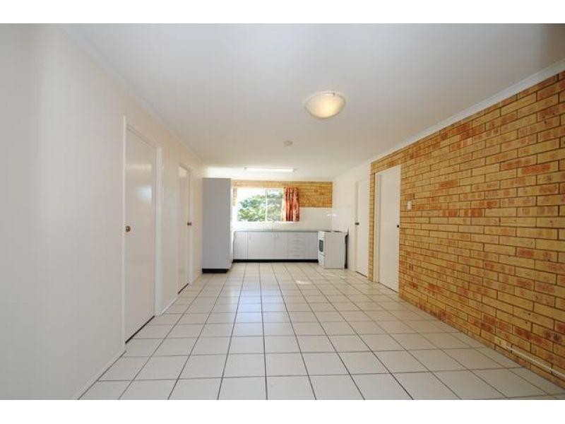 1/8 Furness Road, Southside QLD 4570