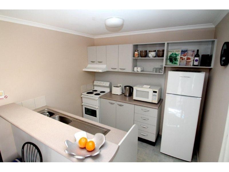 216/4 Lake Weyba Dr, Noosaville QLD 4566