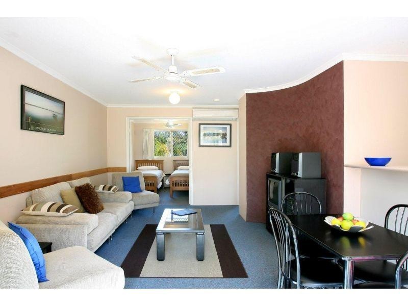 216/4 Lake Weyba Dr, Noosaville QLD 4566