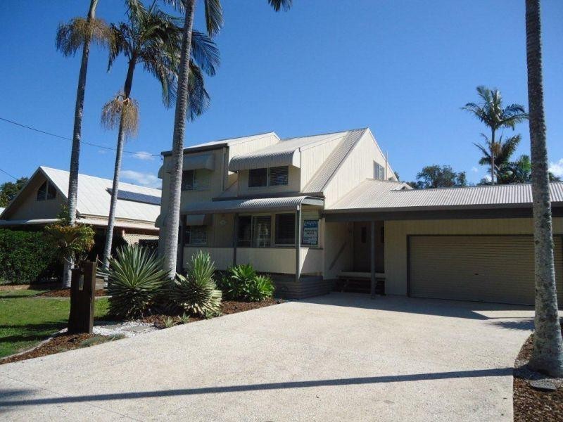 65  Lake Weyba Dr, Noosaville QLD 4566