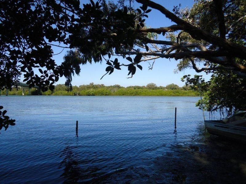 65  Lake Weyba Dr, Noosaville QLD 4566