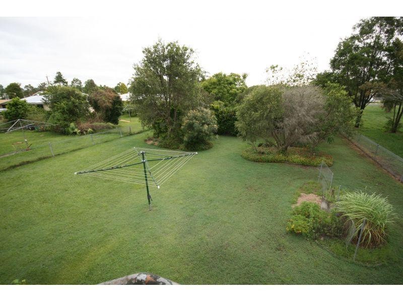 6 James Street, Southside QLD 4570