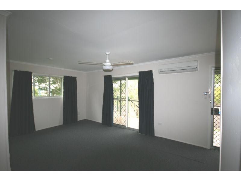 6 James Street, Southside QLD 4570