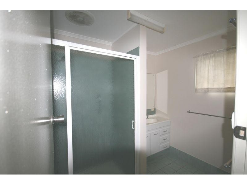 6 James Street, Southside QLD 4570