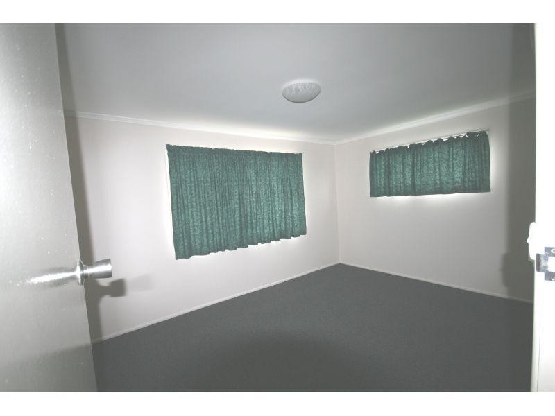 6 James Street, Southside QLD 4570