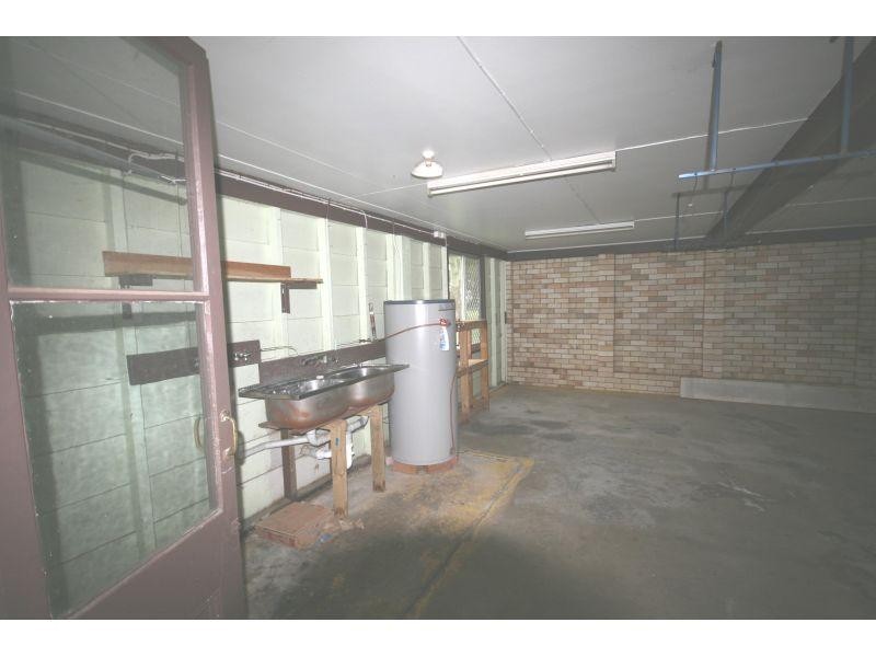 6 James Street, Southside QLD 4570