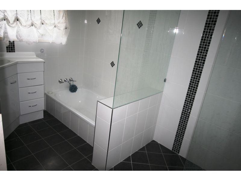 18 Barton Road, Victory Heights QLD 4570