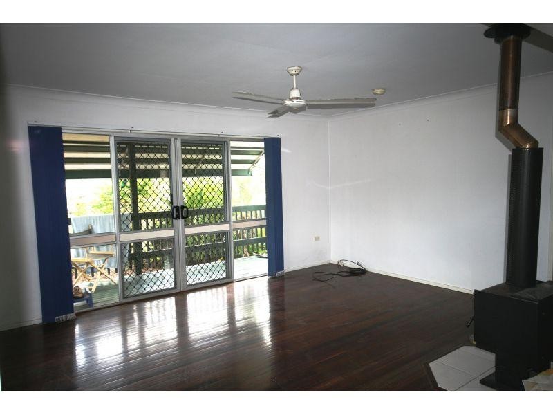 18 Barton Road, Victory Heights QLD 4570