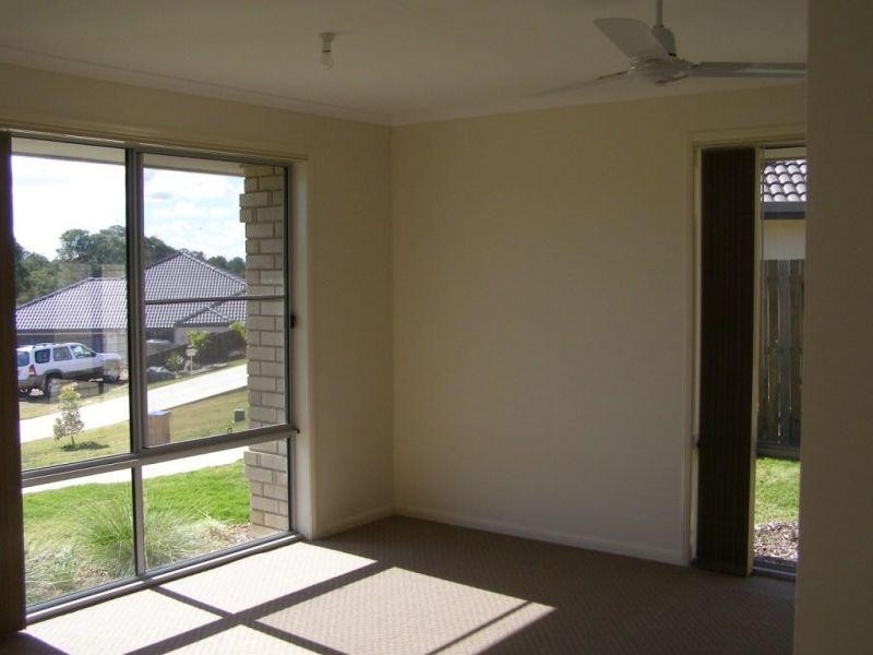 10 Chairmans Close, Jones Hill QLD 4570