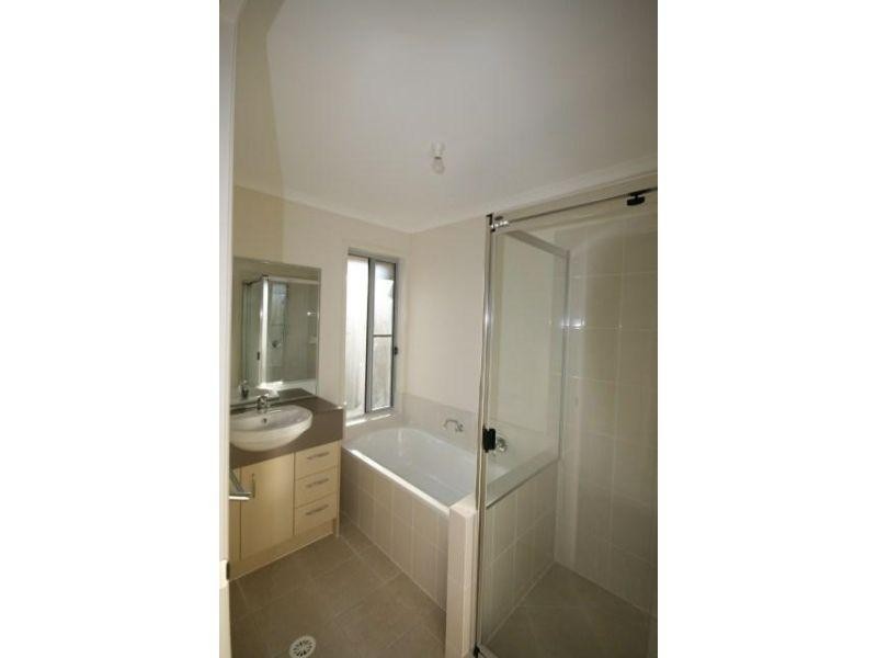 10 Chairmans Close, Jones Hill QLD 4570