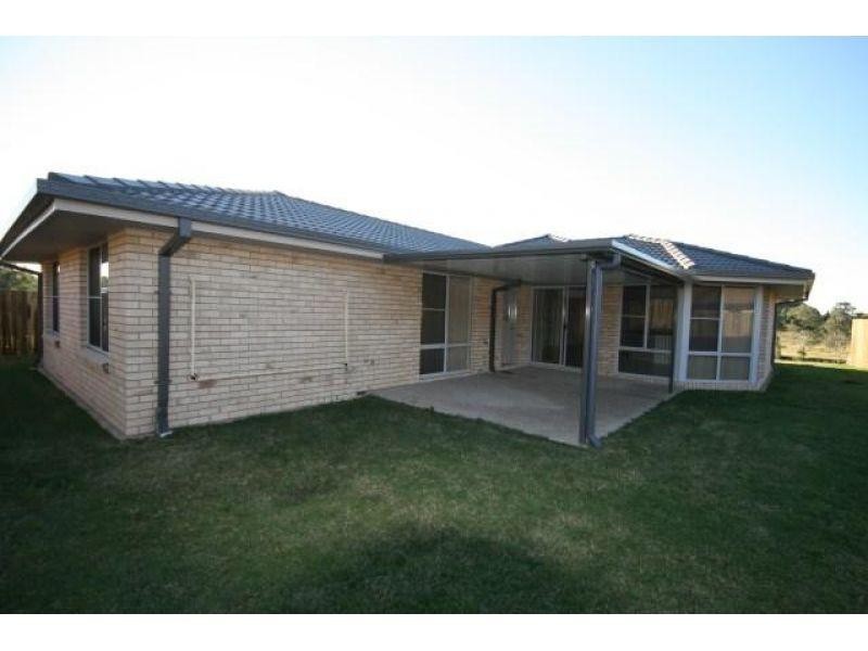 10 Chairmans Close, Jones Hill QLD 4570