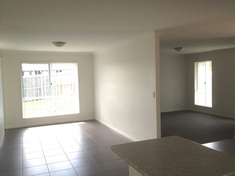 9 Chairmans Close, Jones Hill QLD 4570