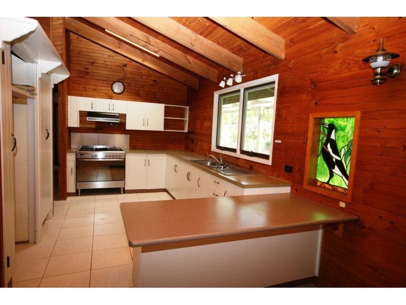 2 Goldstone Cres, Southside QLD 4570