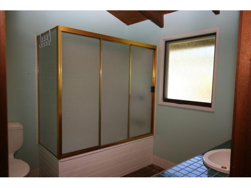 2 Goldstone Cres, Southside QLD 4570