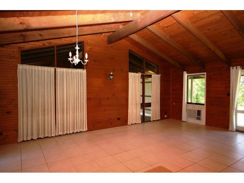 2 Goldstone Cres, Southside QLD 4570