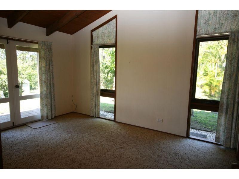 2 Goldstone Cres, Southside QLD 4570