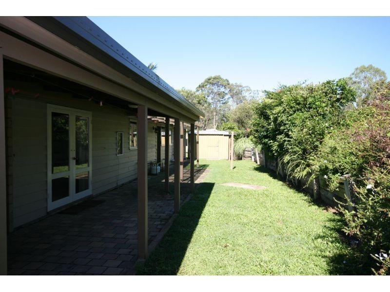 2 Goldstone Cres, Southside QLD 4570