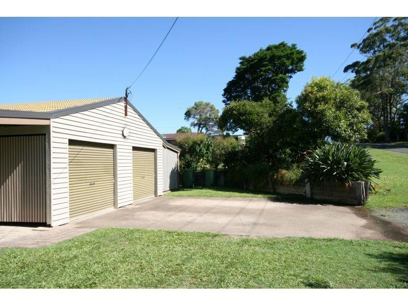 2 Goldstone Cres, Southside QLD 4570