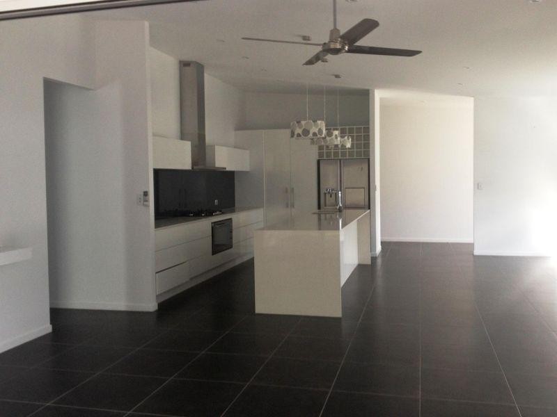 8 Moorhen Place, Noosaville QLD 4566