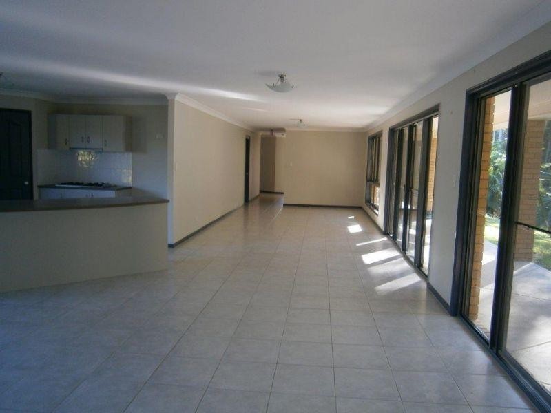 28 White Wood Crt, Lake Macdonald QLD 4563