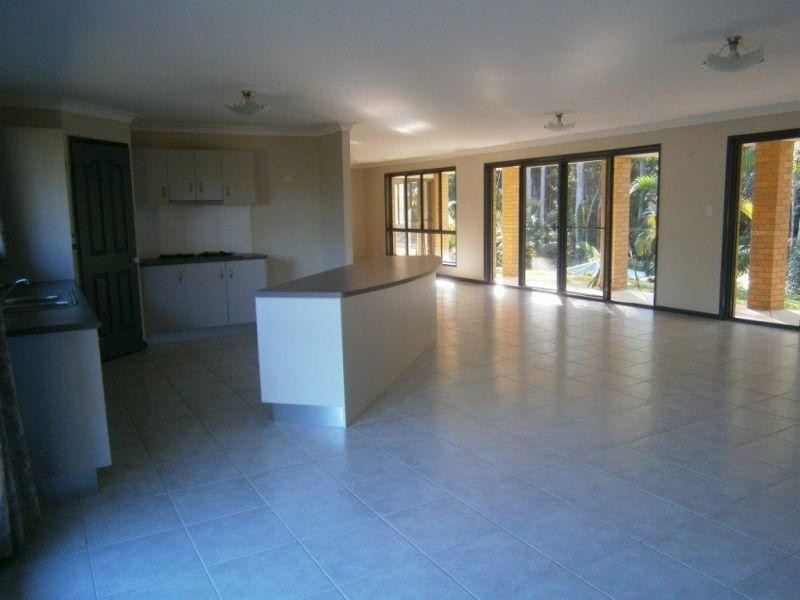 28 White Wood Crt, Lake Macdonald QLD 4563