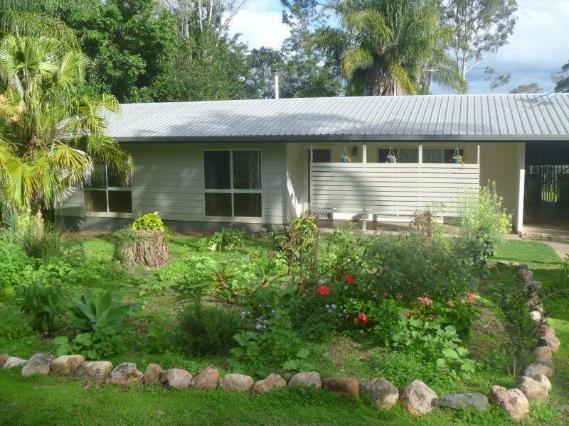87 Rocks Road, Southside QLD 4570