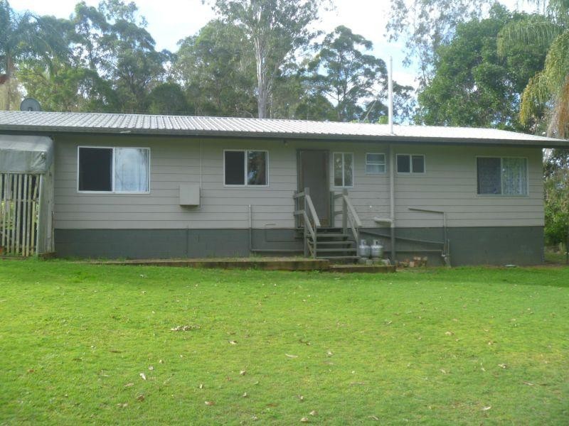 87 Rocks Road, Southside QLD 4570