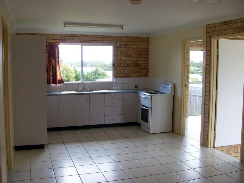 8 Furness Street, Southside QLD 4570