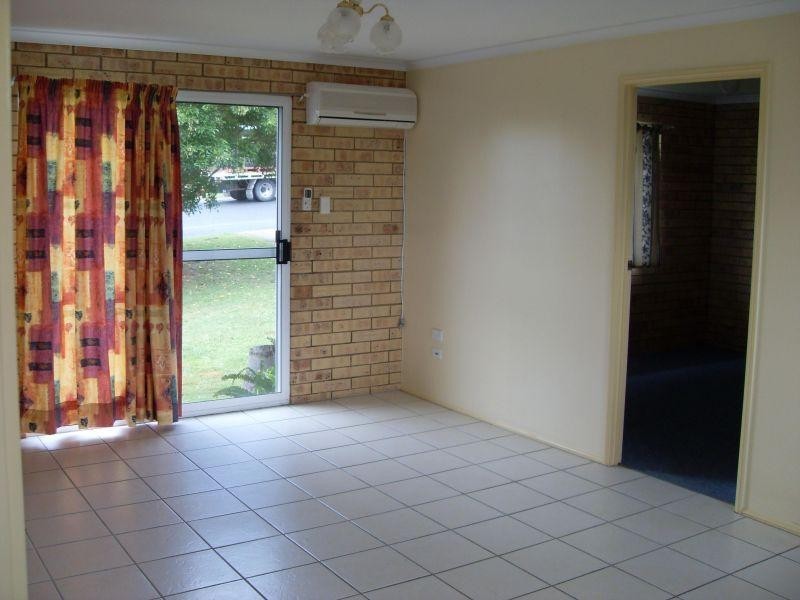 8 Furness Street, Southside QLD 4570