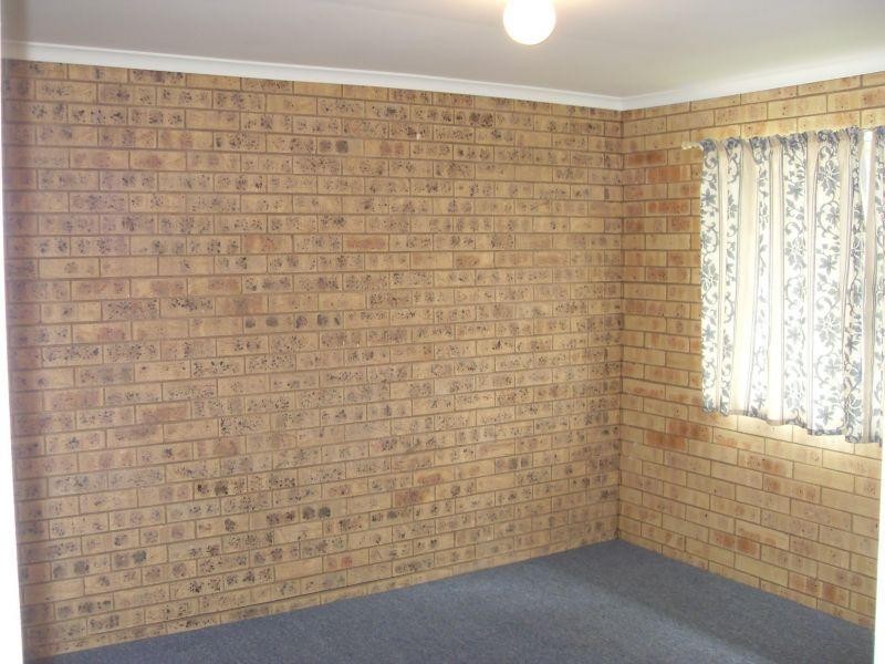 8 Furness Street, Southside QLD 4570