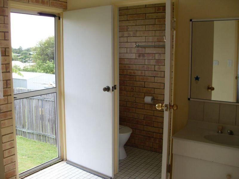 8 Furness Street, Southside QLD 4570