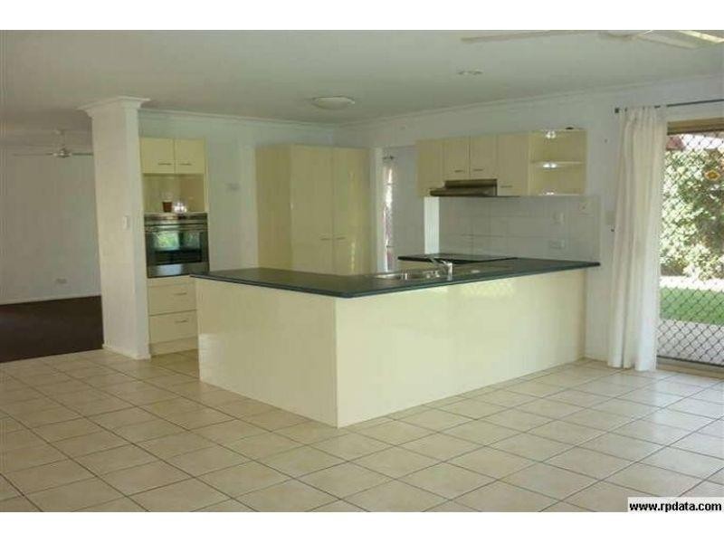 9 Wave Ave, Noosaville QLD 4566