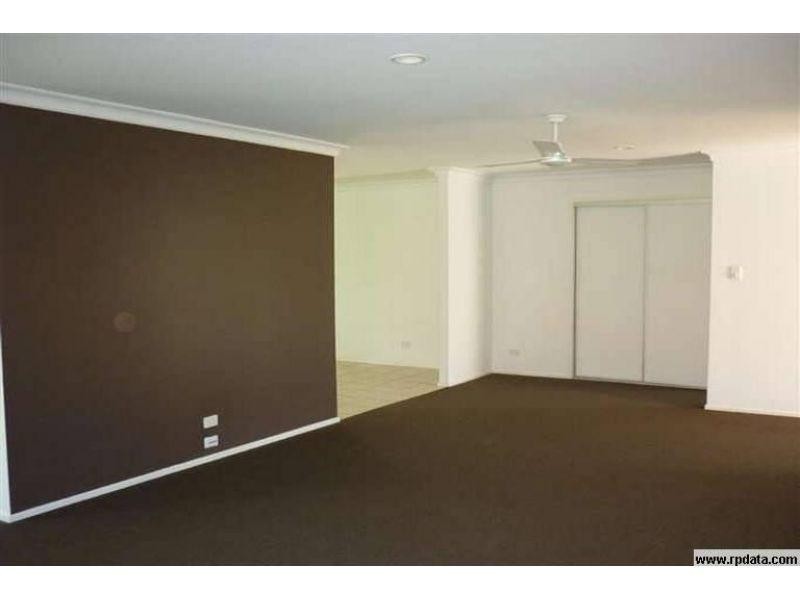 9 Wave Ave, Noosaville QLD 4566