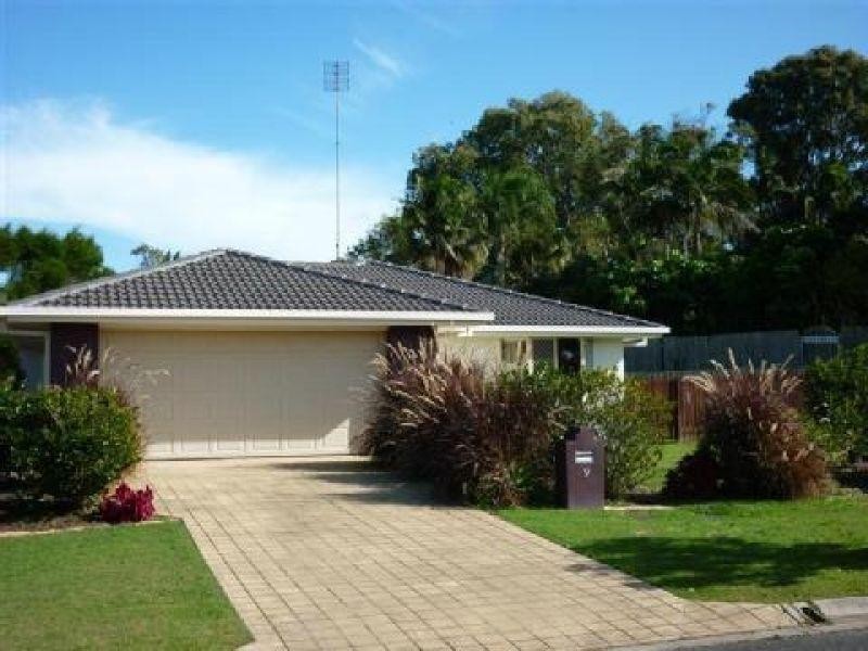 9 Wave Ave, Noosaville QLD 4566