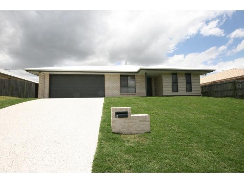8 Parkview Close, Southside QLD 4570