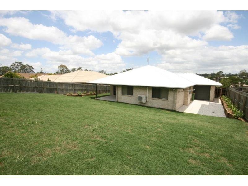 8 Parkview Close, Southside QLD 4570
