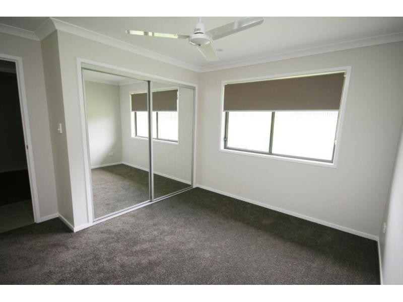8 Parkview Close, Southside QLD 4570