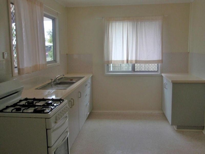 3 Valentine Street, Southside QLD 4570