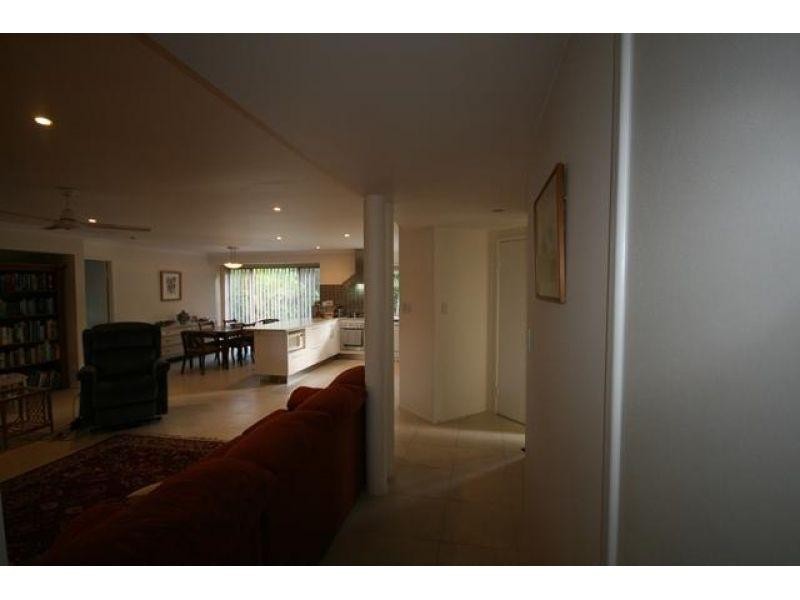 2 Honeyeater Ave, Noosaville QLD 4566