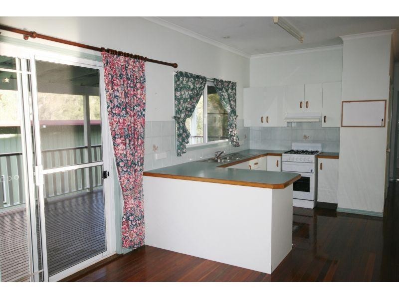 33 Kabi Cres, Widgee QLD 4570