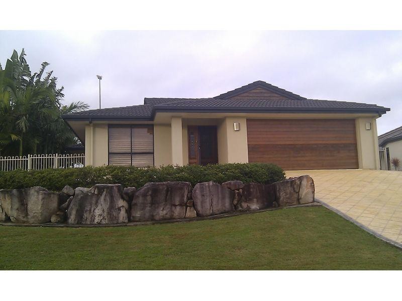 1 Greens Court, Southside QLD 4570