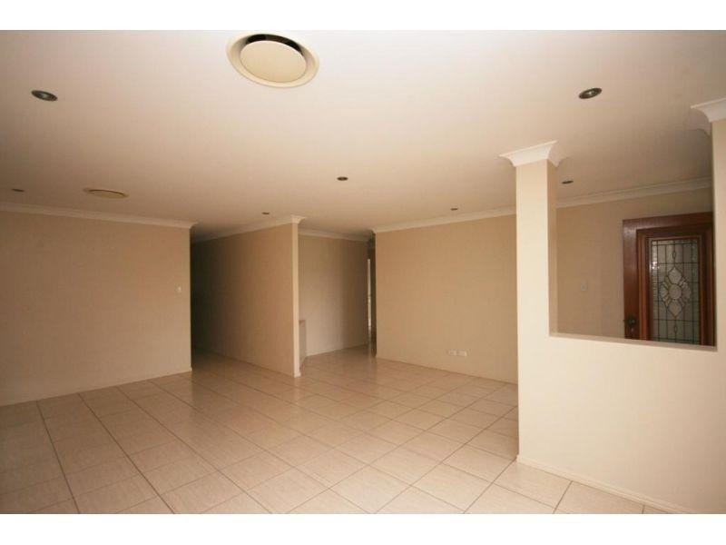 1 Greens Court, Southside QLD 4570