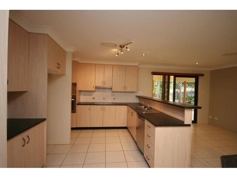 1 Greens Court, Southside QLD 4570