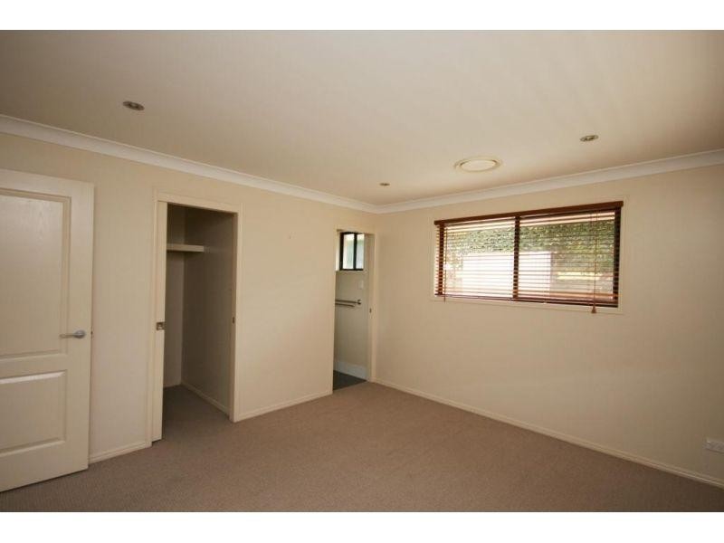 1 Greens Court, Southside QLD 4570